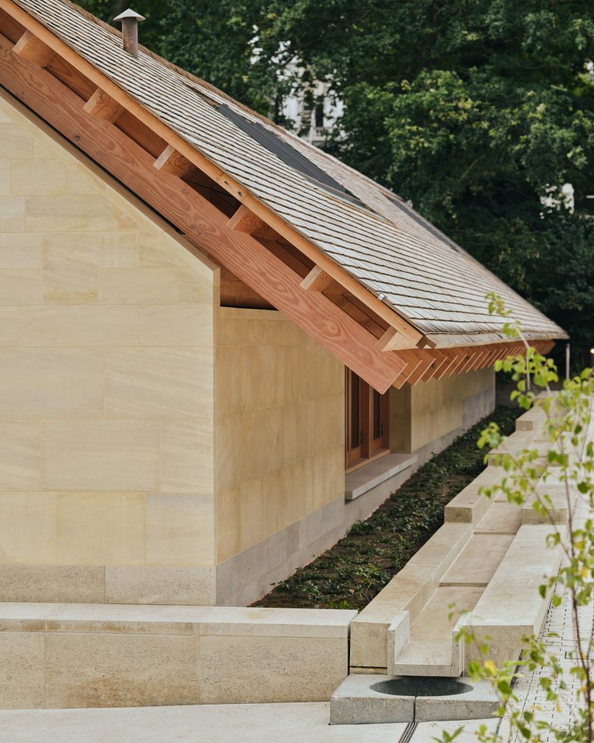 The Natural History Museum gardens by Feilden Fowles and J&L GIbbons