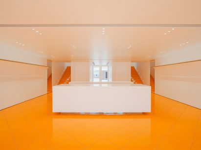 Entrance of fashion store by Say Architects