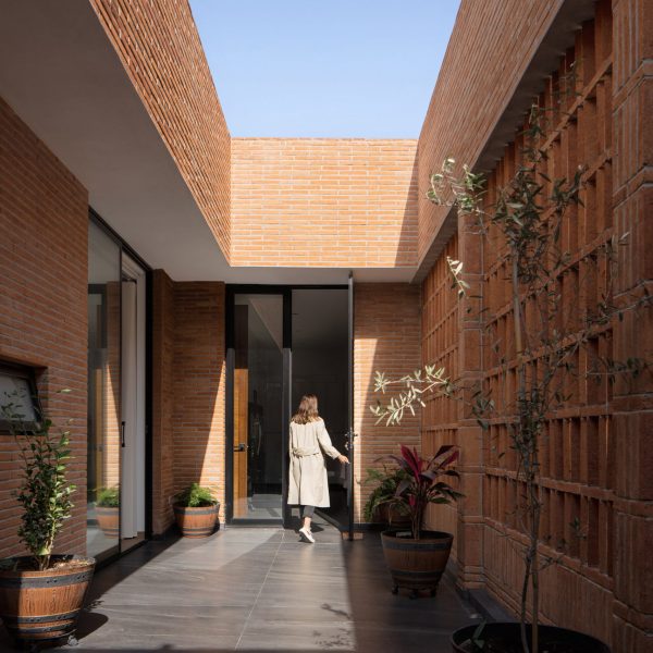 Casa Cantellano by Omar Vergara Taller and Renata de Miguel