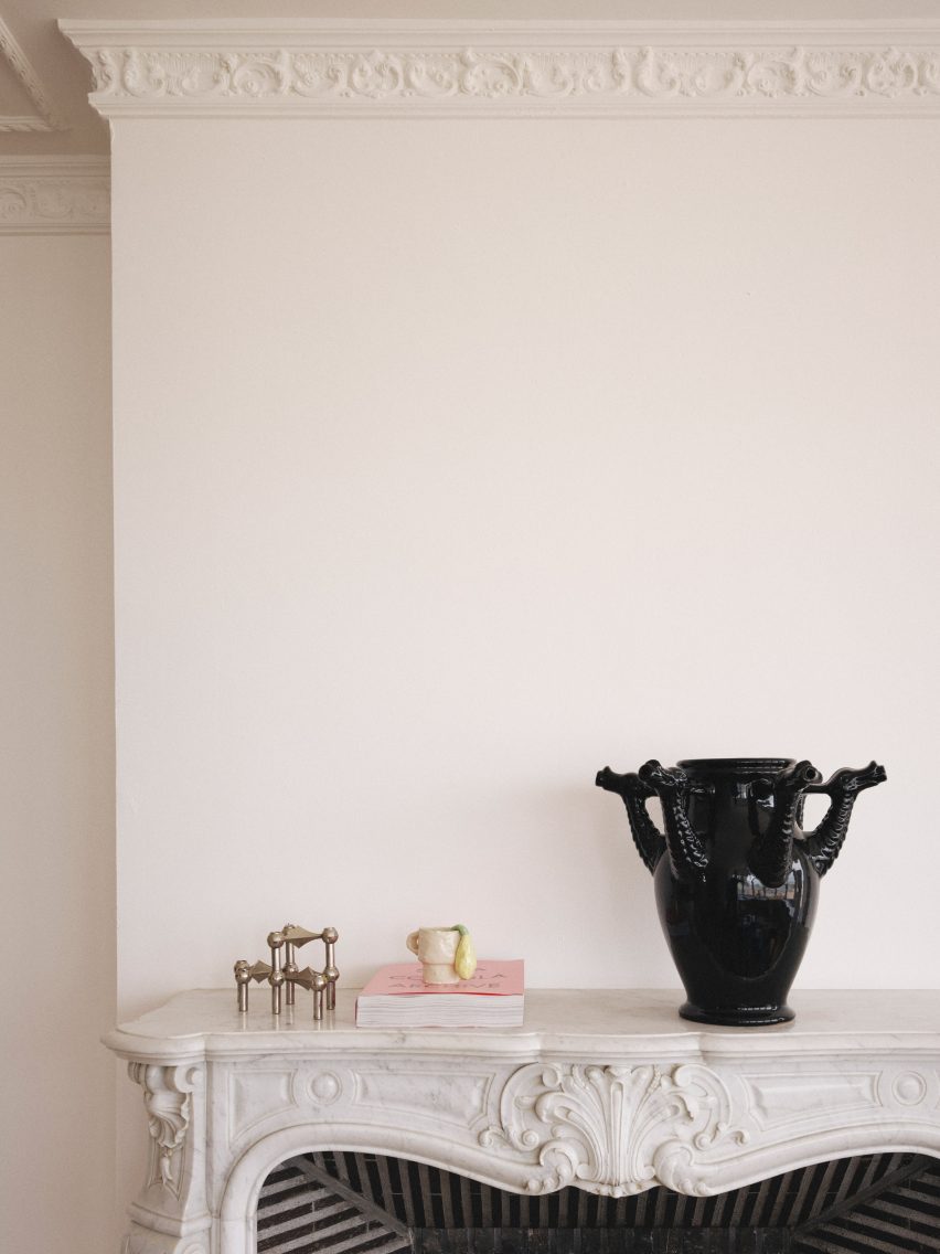Marble fireplace in Paradis Apartment