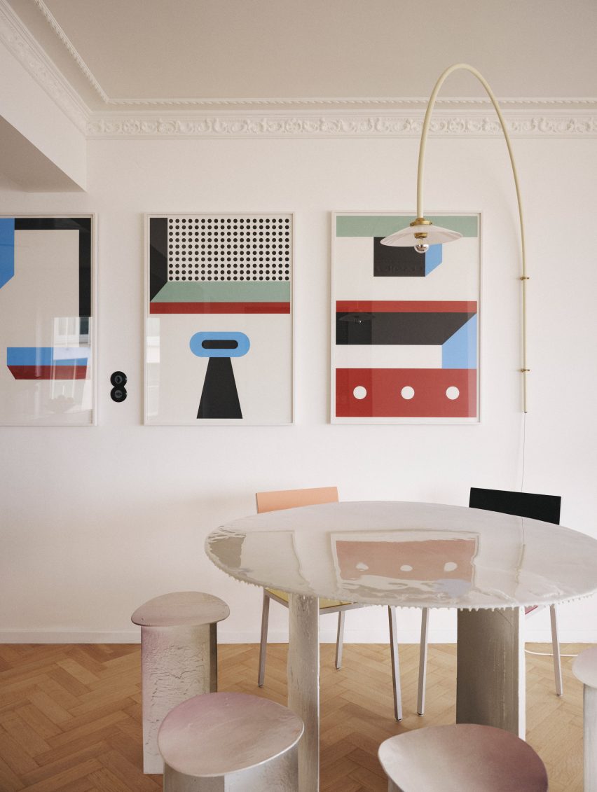Dining table in Paradis Apartment