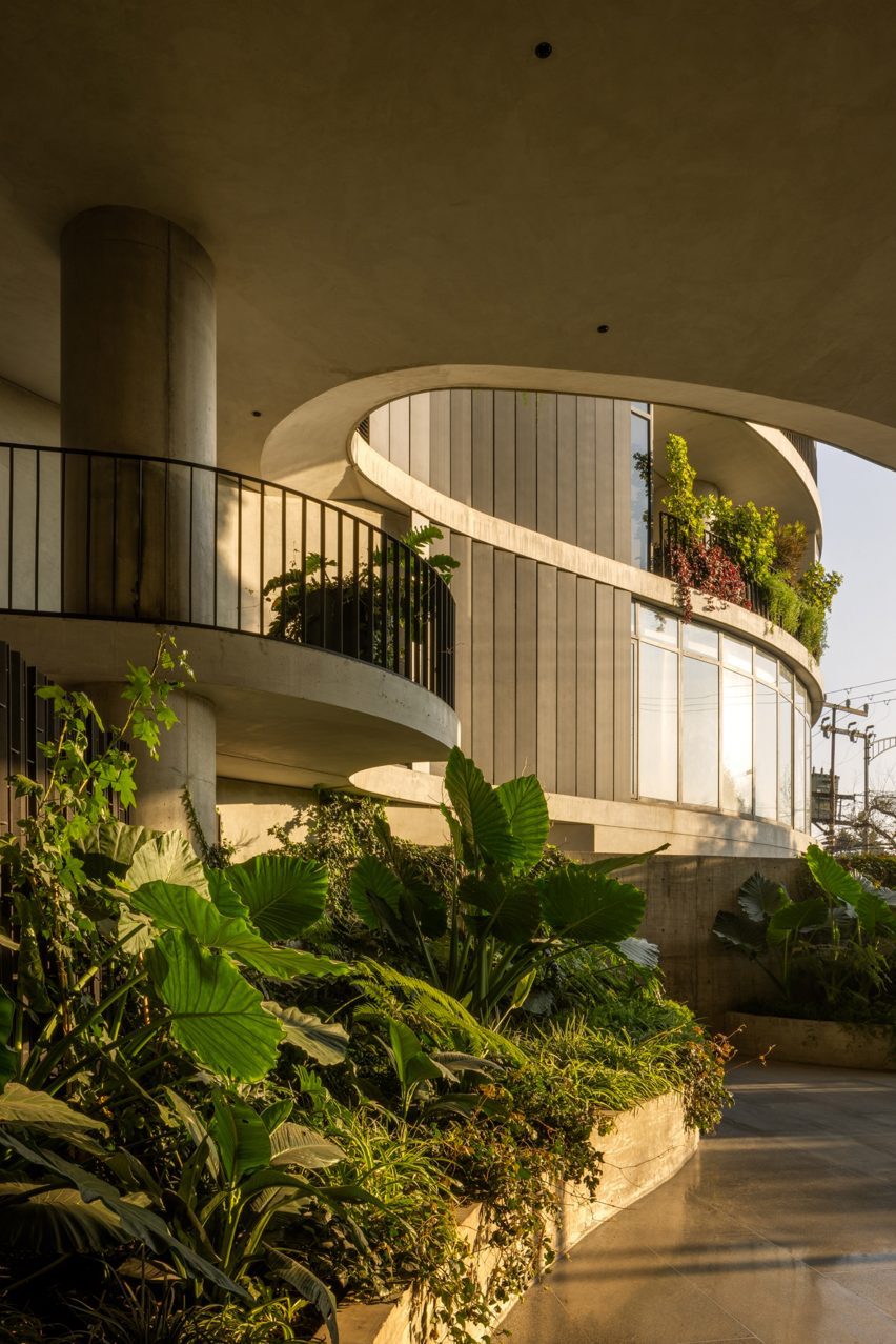 Curved terraces