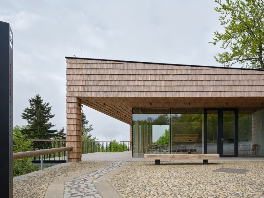 Pustevny Gateway by Henkai Architekti