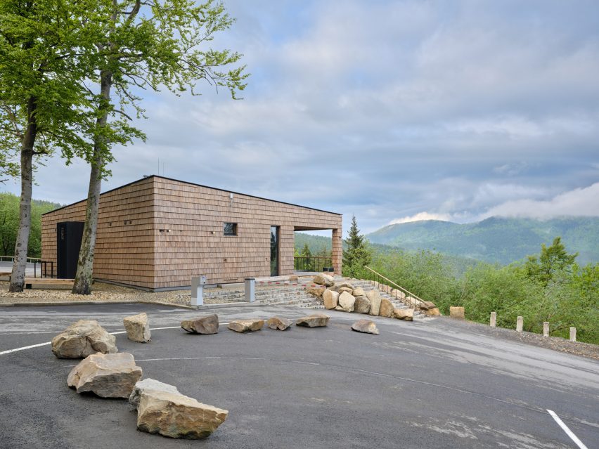 Pustevny Gateway by Henkai Architekti
