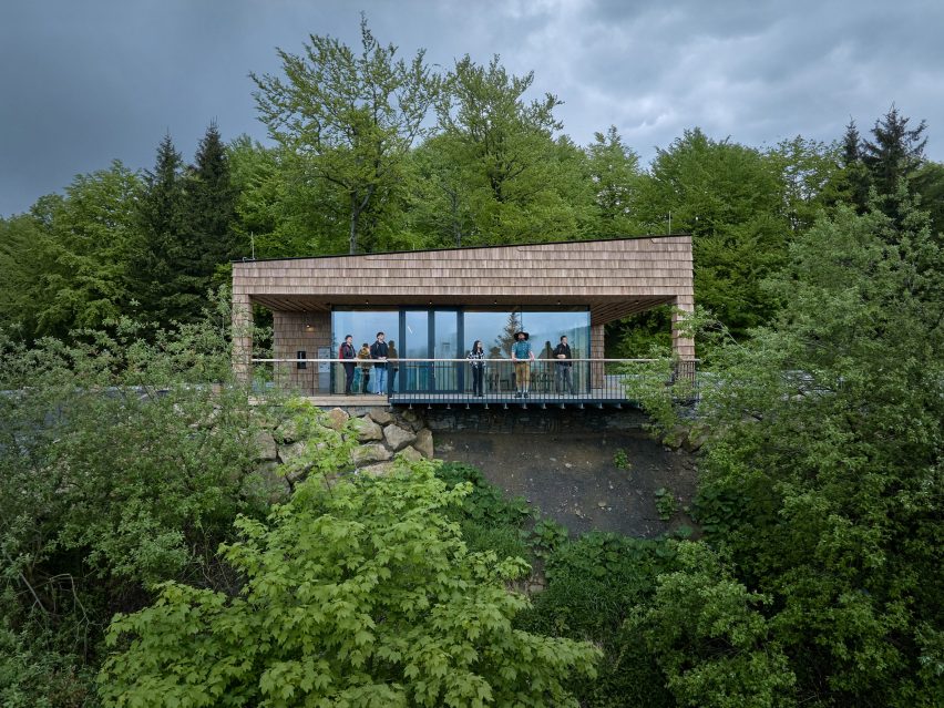 Pustevny Gateway by Henkai Architekti