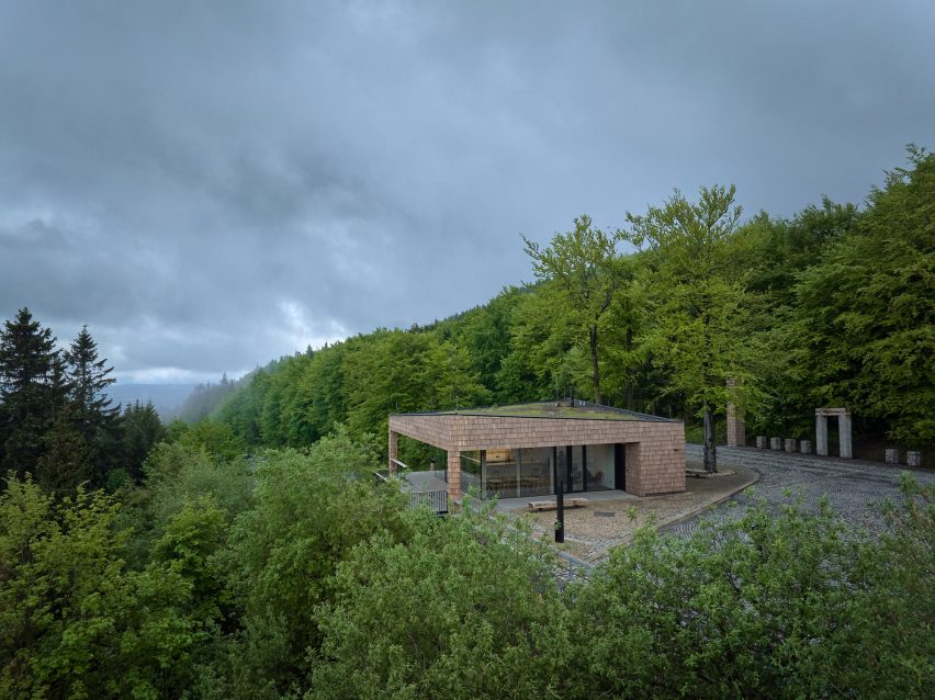 Pustevny Gateway by Henkai Architekti
