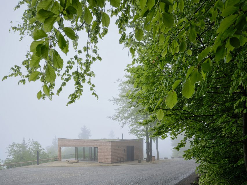Pustevny Gateway by Henkai Architekti