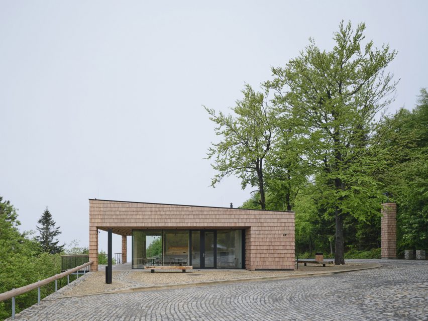 Pustevny Gateway by Henkai Architekti