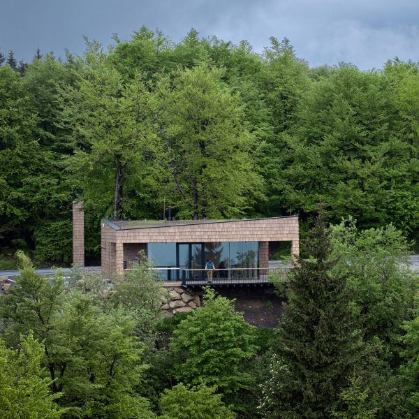 Pustevny Gateway by Henkai Architekti