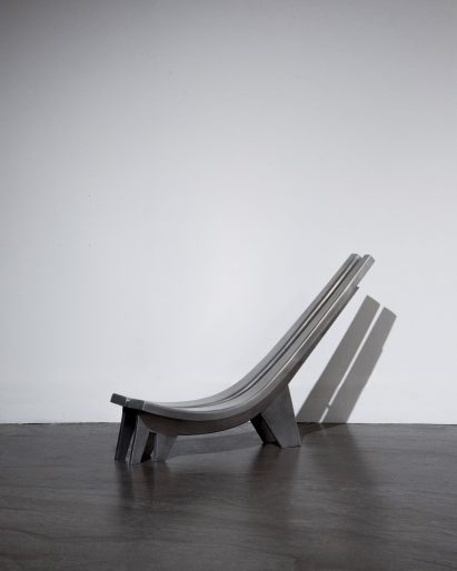 Full view of the aluminium Serwaa chair