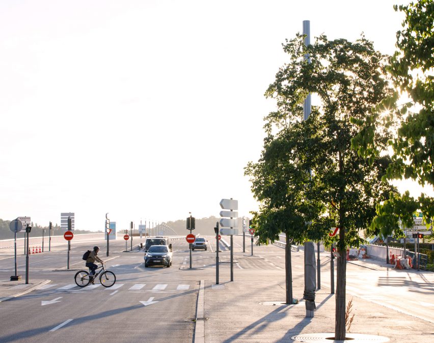 Simone Veil Bridge in Bordeaux by OMASimone Veil Bridge in Bordeaux by OMA