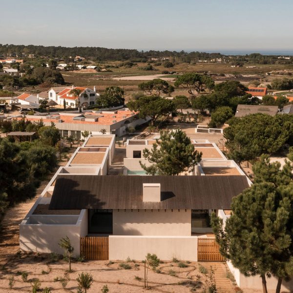 Casa da Encosta by SIA Arquitectura