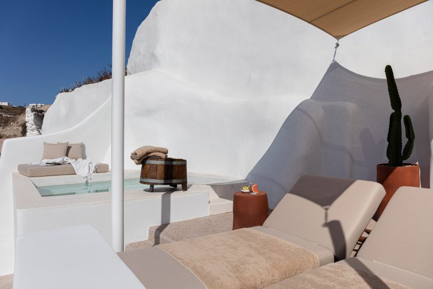 Summer House in Mesaria by Kapsimalis Architects