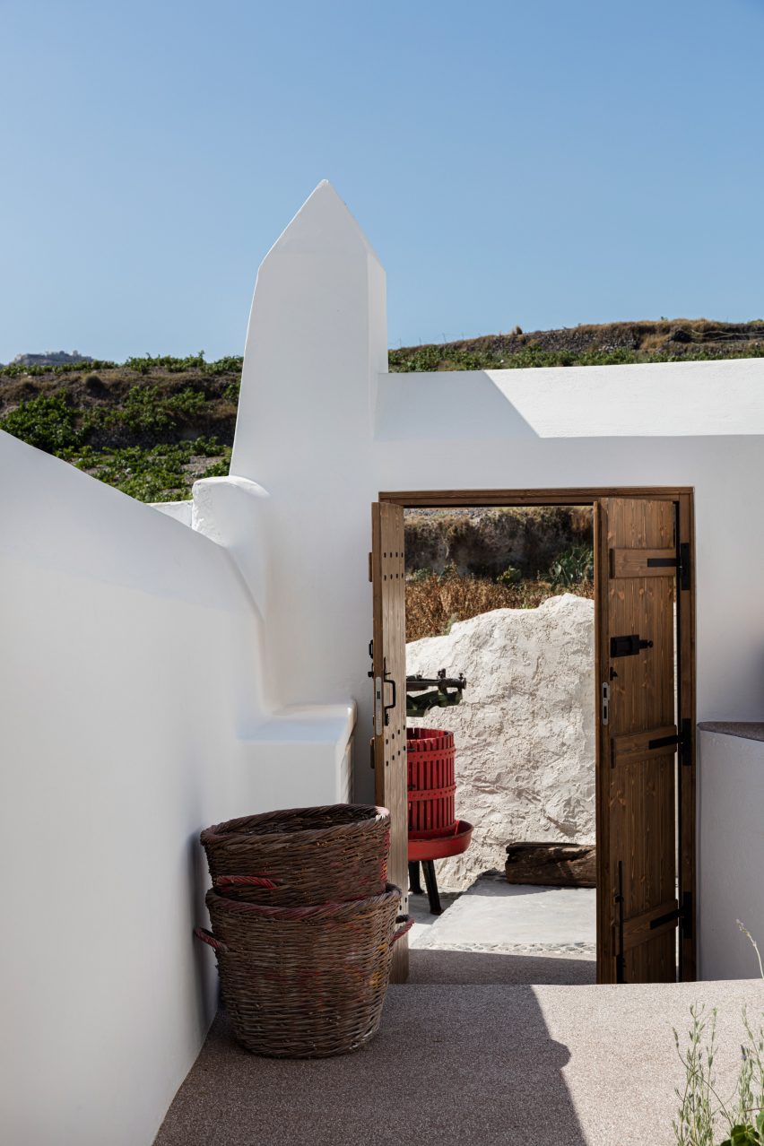Summer House in Mesaria by Kapsimalis Architects