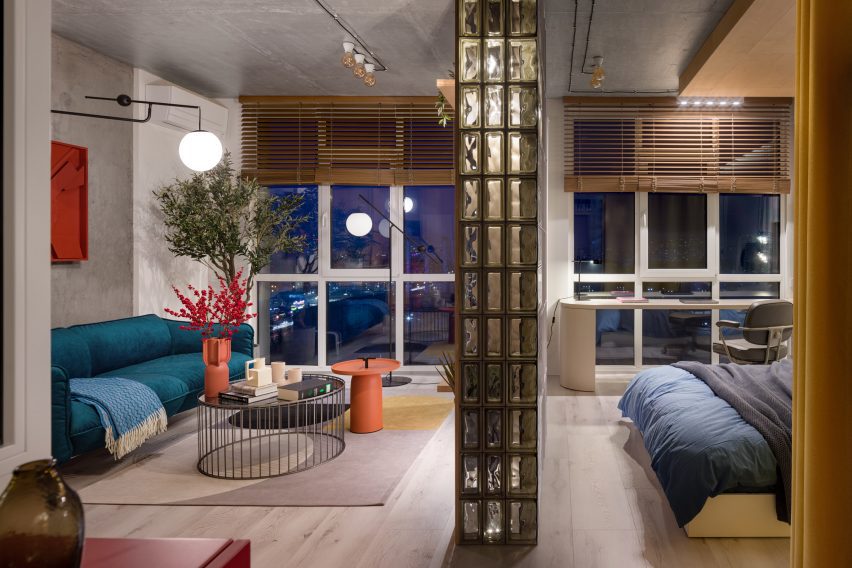 Concrete and glass pillar partition between bedroom and living area Suprematism apartment