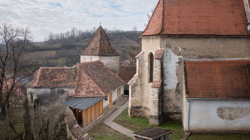 Modul 28 transforms fortified church in Transylvania into guesthouse