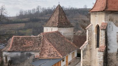 Modul 28 transforms fortified church in Transylvania into guesthouse