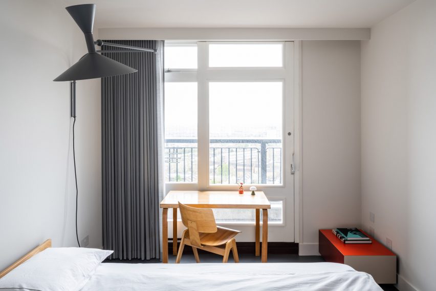 Bedroom in Trellick apartment by Archmongers