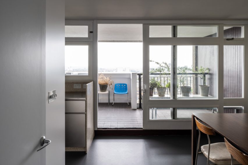 Balcony of Trellick apartment by Archmongers