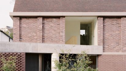 31/44 Architects unveils 6 Columns house in London