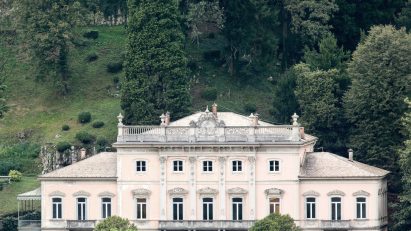 Photo of historic Italian palace in Como
