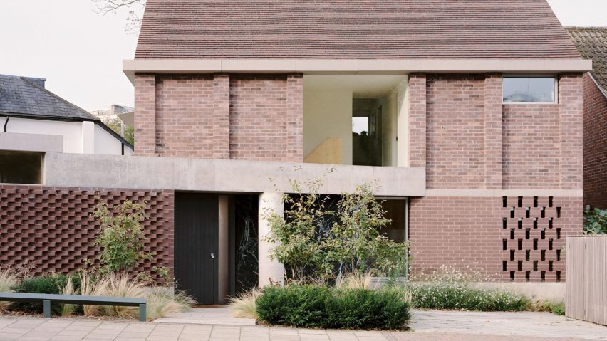 31/44 Architects unveils 6 Columns house in London