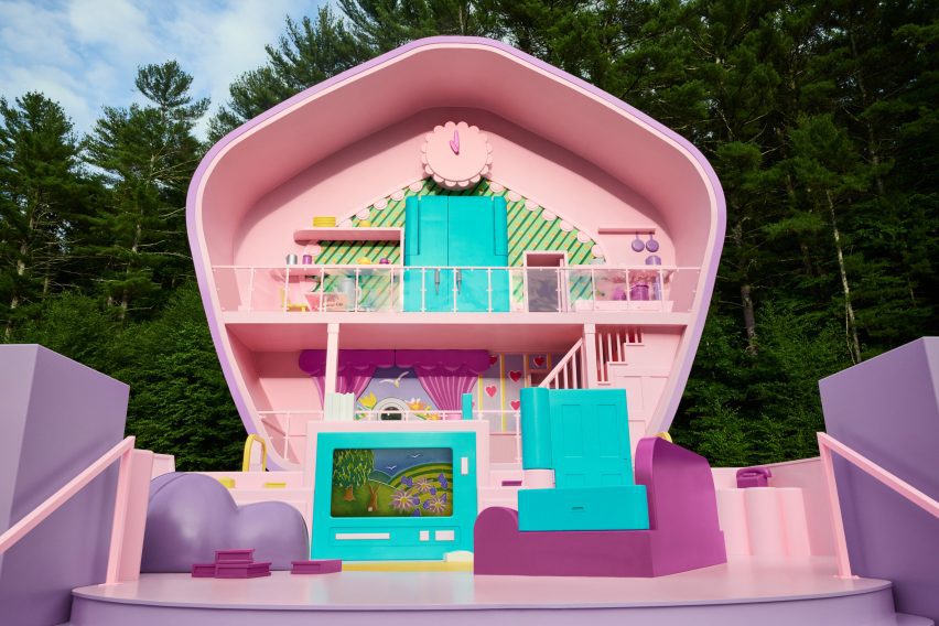 Polly Pocket compact by Airbnb