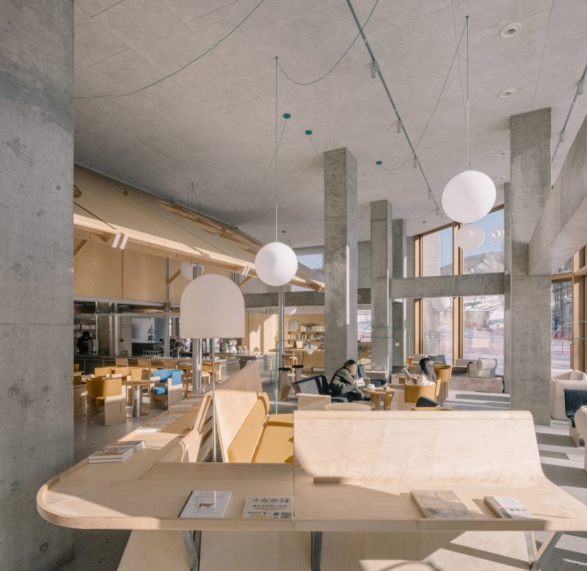 Atelier Tao+C Naive bookshop