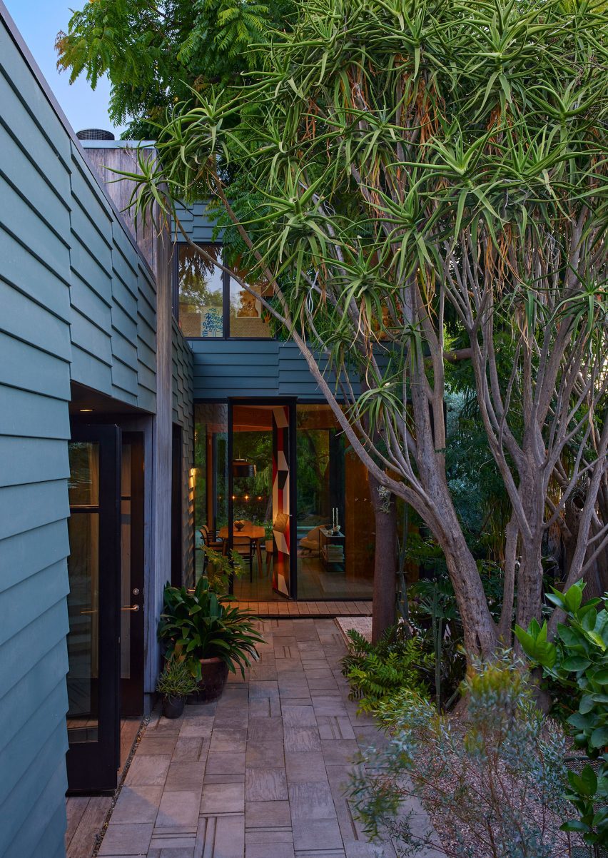 Awater House by Design, Bitches