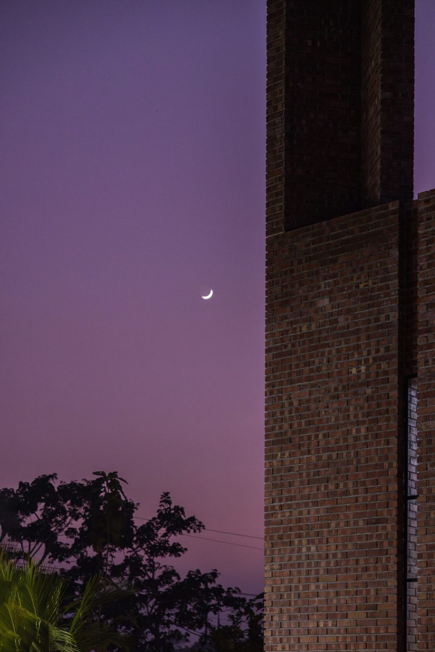 Bait Ur Raiyan Mosque in Bangladesh by Cubeinside