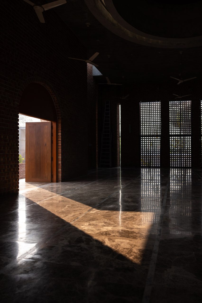 Bait Ur Raiyan Mosque in Bangladesh by Cubeinside