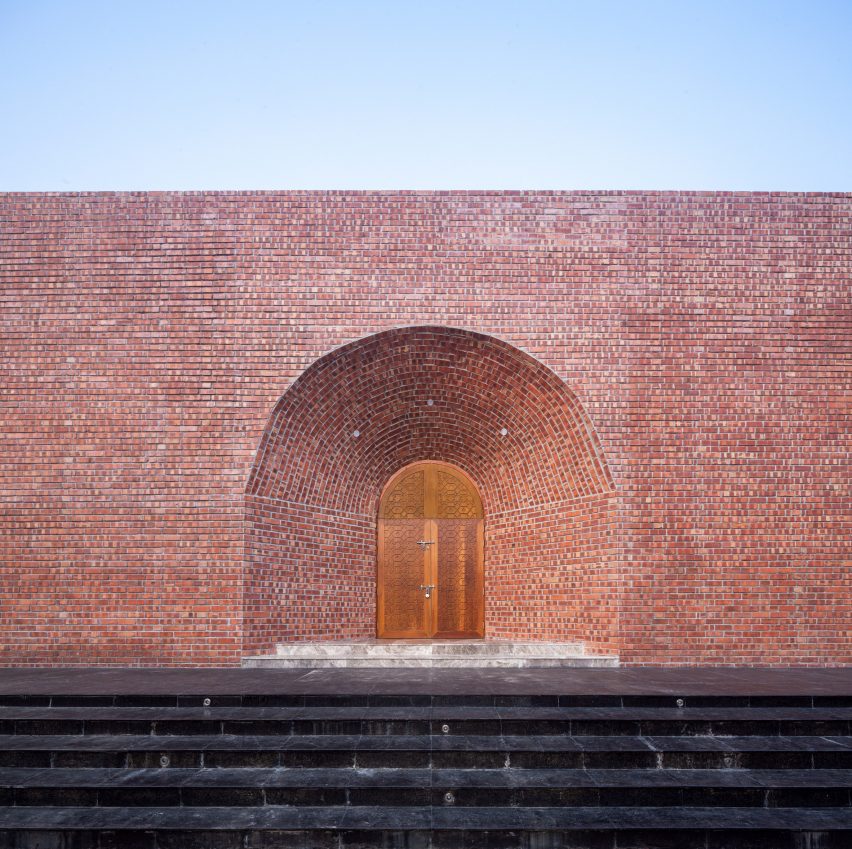 Bait Ur Raiyan Mosque in Bangladesh by Cubeinside