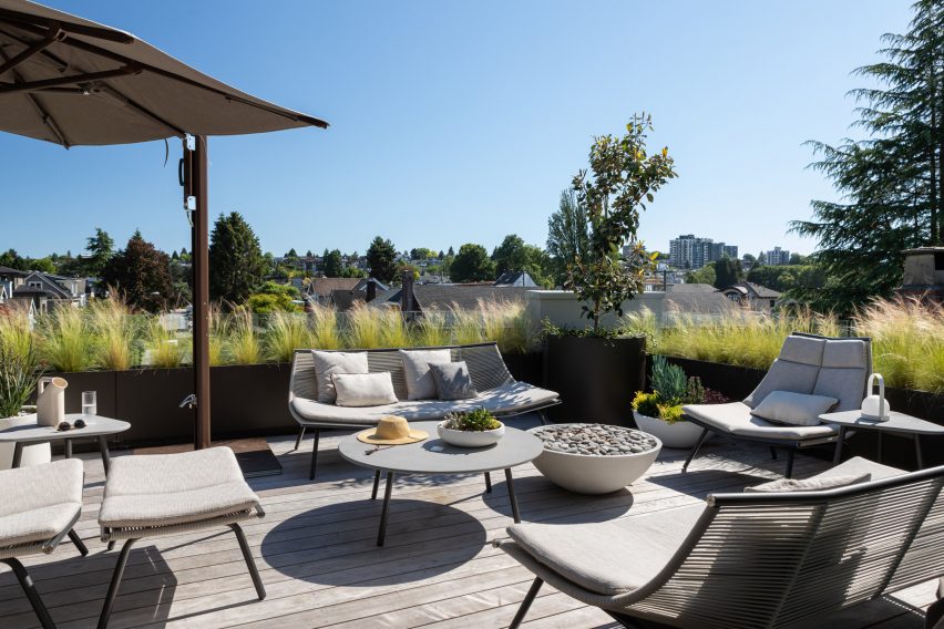 Outdoor deck