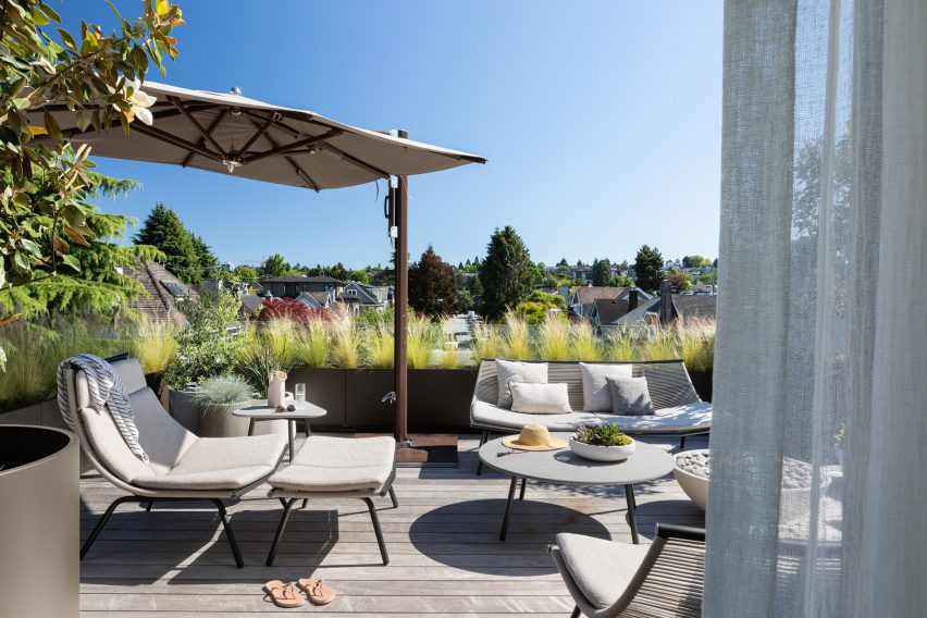 Outdoor deck