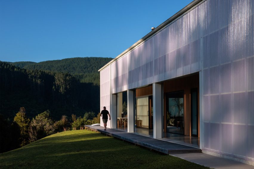 New Zealand home by DCA Architects of Transformation