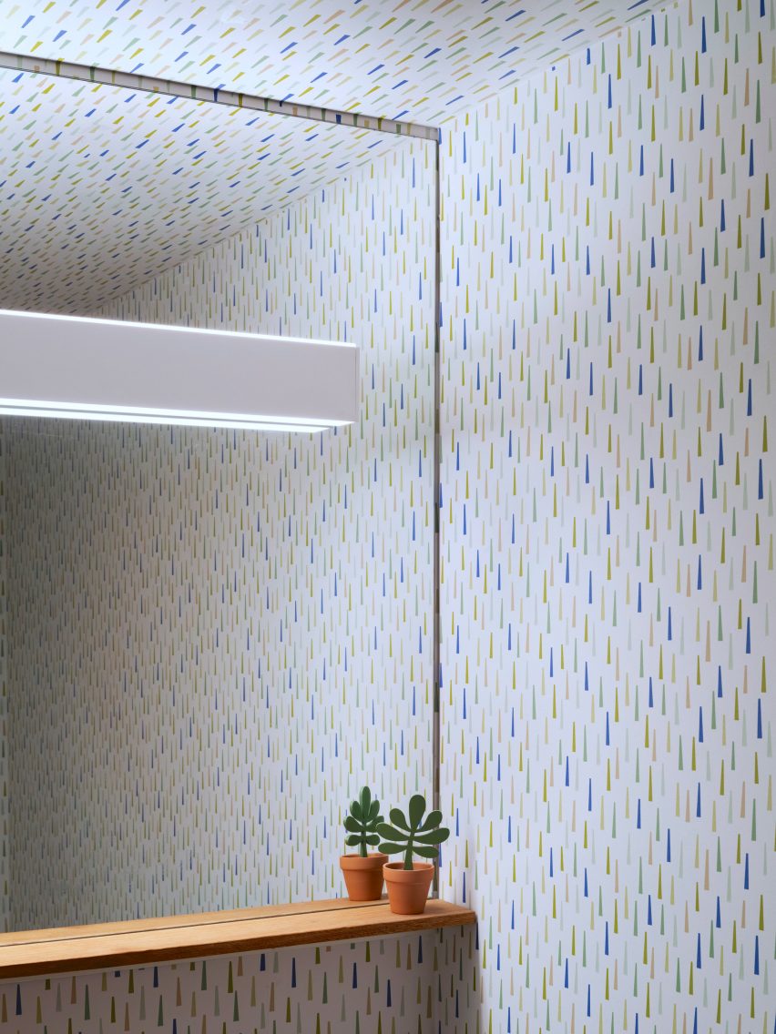Patterned wallpaper