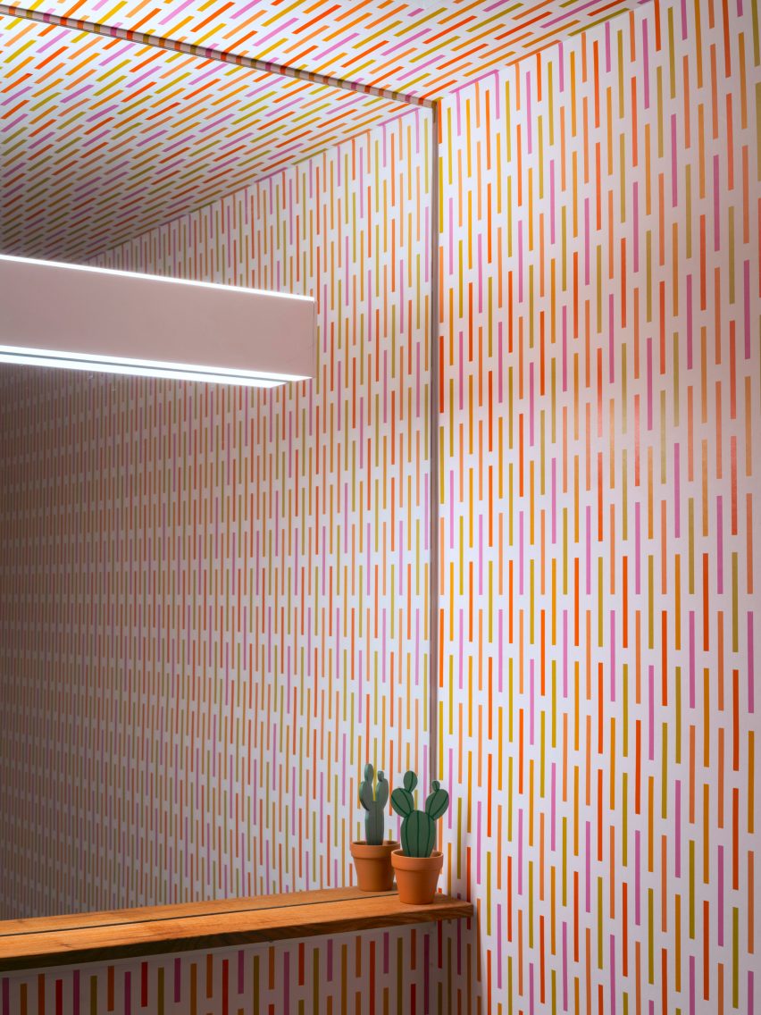 Patterned wallpaper