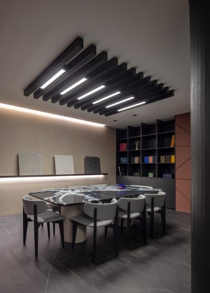 Meeting room in office by Iosa Ghini Associati