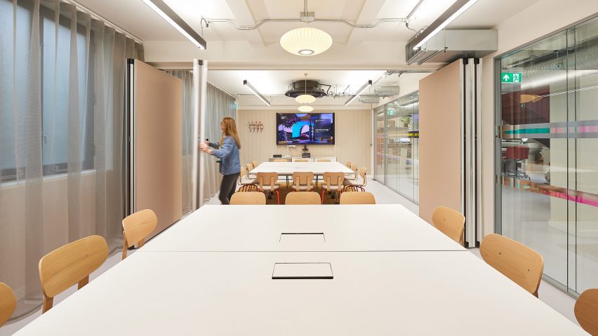 Meeting room in Hawkins\Brown office