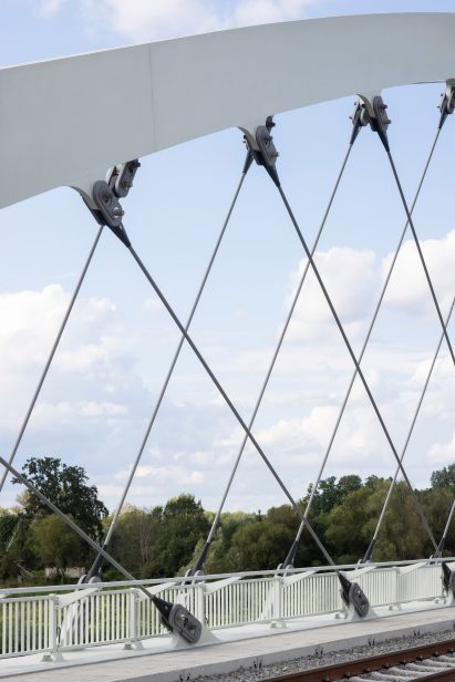 Arched bridge by Knight Architects