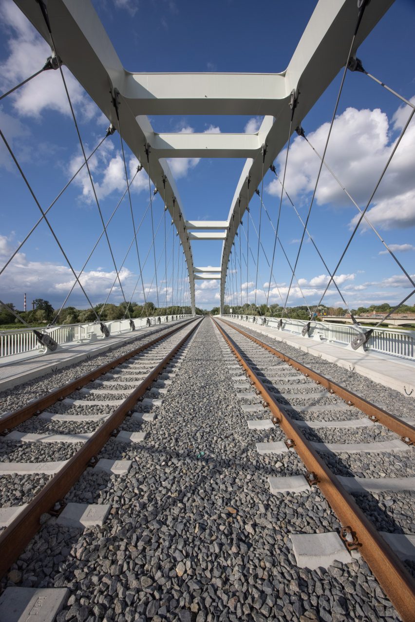 Küstrin-Kietz Rail Crossing by Knight Architects