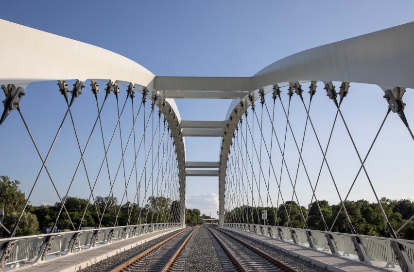 Küstrin-Kietz Rail Crossing by Knight Architects