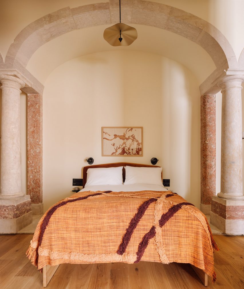 Bedroom with archways and pillars Lisbon