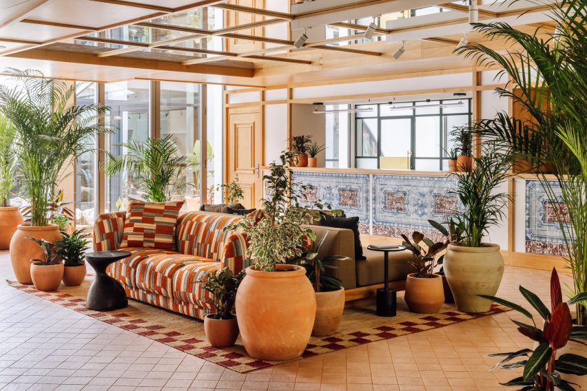 Oversized ceramic pots and sofas