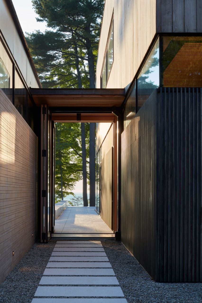 Meadow Lane Retreat by Wheeler Kearns Architects