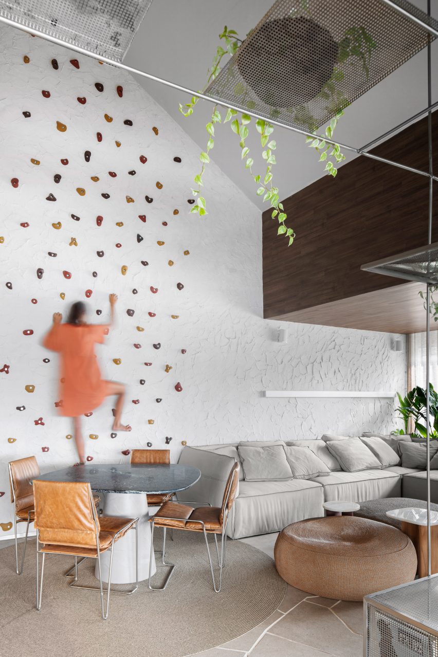 Musa Apartment by Nati Minas & Studio
