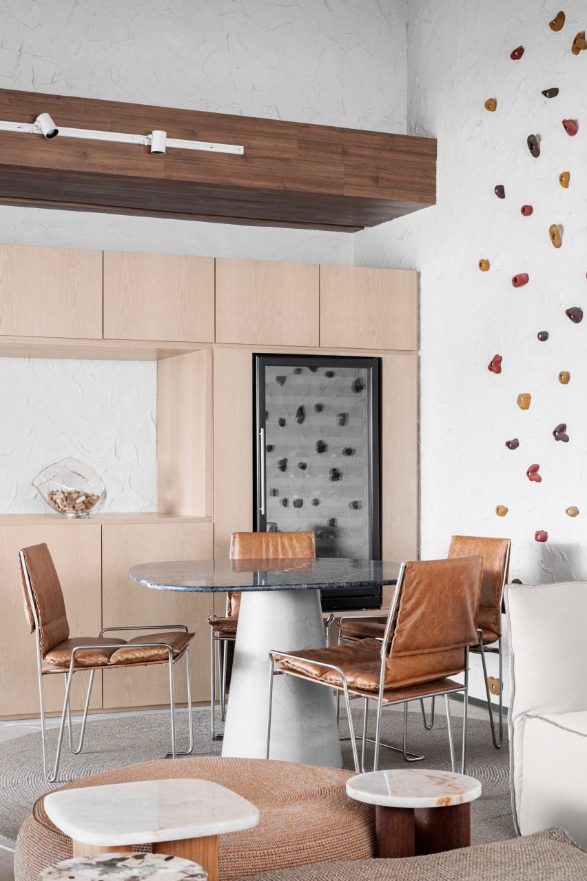 Musa Apartment by Nati Minas & Studio