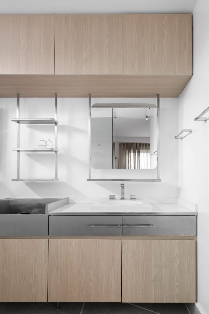 Musa Apartment by Nati Minas & Studio