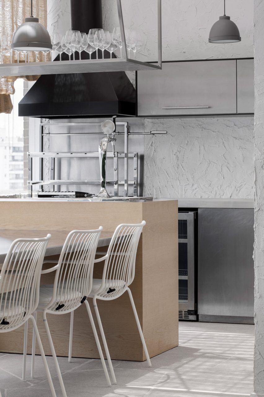 Musa Apartment by Nati Minas & Studio
