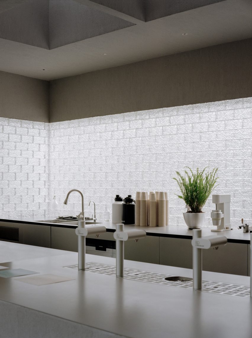 Mei Yuan Café by Offhand Practice